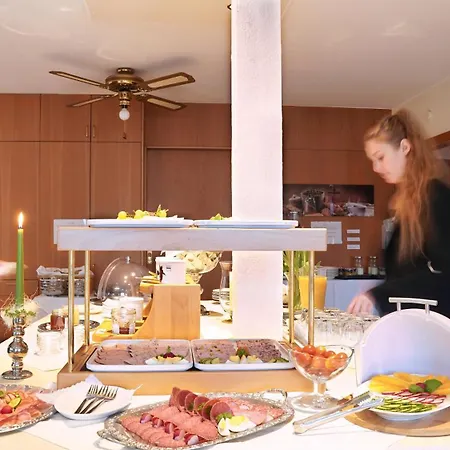 Schweizerhof Hotel 3*